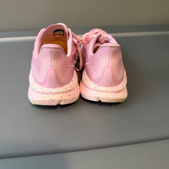 Hoka Mach 6 women's size 8.5 Pink twilight/ lemonade color way - Picture 3 of 6